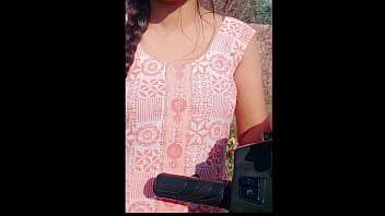 गंदी सड़क से उठाकर इस देसी रंडी को चोदा गया