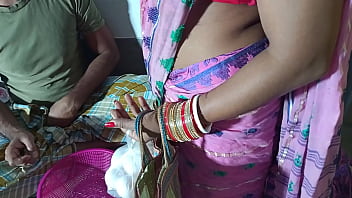 अंडे बेचने वाले ने घर में अकेली भाभी की जबरदस्ती चोदाई की