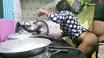 गांव से आई नादान नौकरानी को मालिक ने बेइज्जती से चोदा
