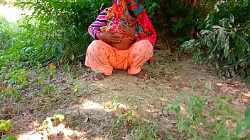 Caught In The Open: Indian Aunty’s Outdoor Encounter