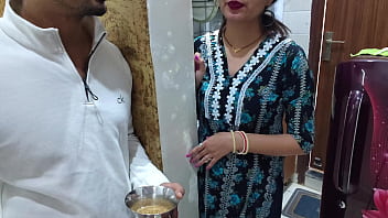 Garam Doodh Wali Padosan Bhabhi Ko Chini Ke Bahane Chodkar Chudai Ki (hindi Audio)