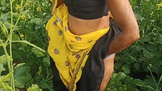 सरसों के खेत में ममता को उसके पति ने मौका देखकर जोरदार चोदा, बाहर की ताज़ी हवा में उसकी चीखें गूंज उठीं