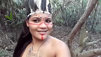 Fogosa Tigresa Se Veste De índia E Surpreende O Lenhador, Mas Ele Mete Fundo No Rabo Dela Sem Dó