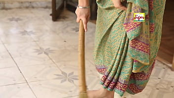 दिन में तीन बार मेरी चूत फाड़ने के बाद भी तूने मेरी गांड में अपना लंड ठूंस दिया