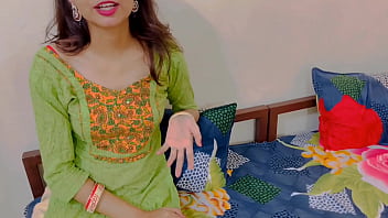घर में कोई नहीं था तो बड़ी बहन ने मौका पाकर मजे लिए (हिंदी आवाज में)