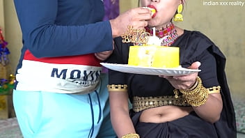 भारतीय जन्मदिन की रात में जंगली चुदाई