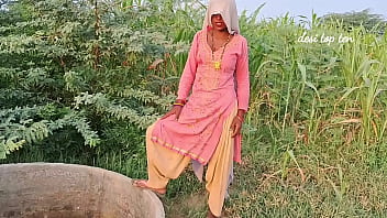 देसी सौतेली बहन अपने छोटे भैया के साथ हिंदी में गंदी-गंदी बातें करते हुए सेक्स का मजा ले रही है