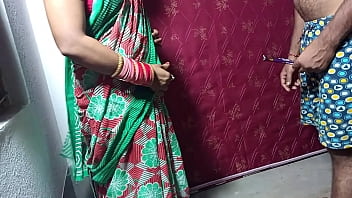 मौसी ने भांजी को चॉकलेट का लालच देकर चोदा, जोरदार हिंदी आवाज में