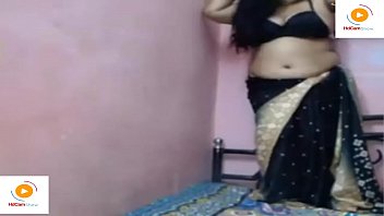 Sultry Indian Bhabhi’s Big Boobs Live Show With Clear Hindi Audio