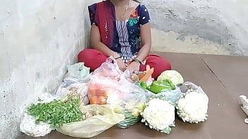 गांव की गोरी ने सब्जी बेचते-बेचते ग्राहक के साथ मचाई रंगीन कहर