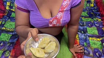 Desi Indian Girlfriend Ko Momos Khilake Oyo Room Mein Zor Zor Se Choda Viral Mms X Video Hindi Audio Ke Saath