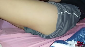 Mi Hermanastra Desi Jugueteando Con Su Coño Apretadito