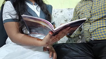 अध्यापक ने छात्रा को पढ़ाई के बहाने बुलाकर उसकी योनि का मजबूती से उपचार किया