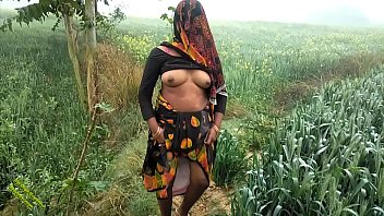 Desi Radhika’s Wild Outdoor Fuck