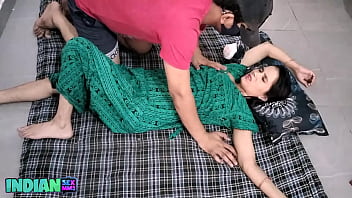 Amateur Indian Wife Takes A Deep Drilling In Her Beautiful Pussy