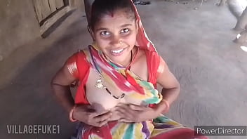 Radha Bhabhi Ki Garmi Bhari Raat, Gaon Ke Chhat Par Zor Zor Se Chudai