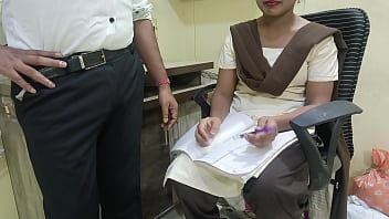 गर्म देसी छोकरी ने अपने ट्यूशन टीचर के साथ जंगली सेक्स किया