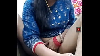 Desi Babe’s Steamy Live Sex Show