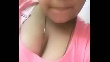 Desi Babe Flaunts Her Massive Tits On Cam