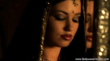 Luscious Indian Temptress Sways Her Hips In A Seductive Dance