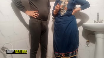 Bathroom Smoke Session: Punjabi Bhabhi Gets Ravaged By Bihari Lover With Filthy Hindi And Punjabi Moans