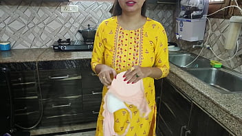 Desi Bhabhi Bartan Dhote Hue Kitchen Mein Thi Jab Uska Devar Aake Bola Bhabhi Aapka Chut Chahiye Kya Dogi