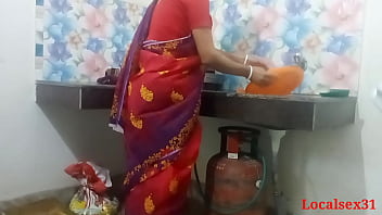 Desi Bengali Bhabi’s Red Saree Kitchen Fuck – Raw Village Sex Tape