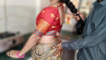 गांव की मस्त भाभी ने किचन में देवर के साथ पहली बार चोदाई की, देसी लड़की की तंग चूत का वायरल वीडियो