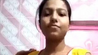 Bangladeshi Slut’s Naked Tease – Shopnohin