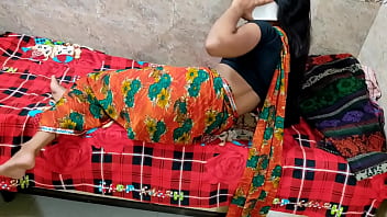 पति से फोन पर बात करते हुए भाई मेरी चूत को जोर जोर से चोदो और फाड़ दो