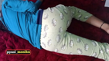 माँ के बाज़ार जाने के बाद पढ़ाई के बहाने लड़की को उसका दोस्त ज़ोरदार तरीके से चोदता रहा