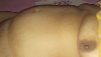Desi Bombshell’s Voluptuous Curves On Full Display