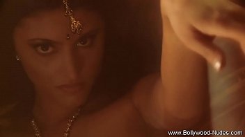 Unveiling The Temptation Of A Voluptuous Indian Milf