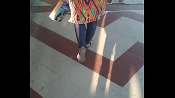 Voluptuous Indian Auntie’s Ample Backside Swaying Seductively