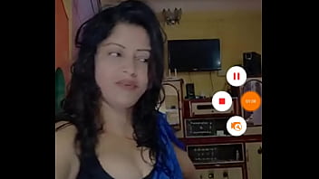 Sizzling Desi Babe Streaming Live For Your Pleasure