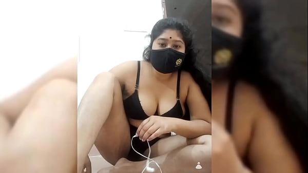 Desi Babe’s Steamy Live Sex Show