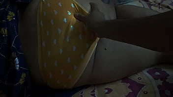 Sizzling Desi Housewife Craves A Deep, Sensual Ass Rub