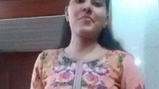 Sultry Pakistani Flight Attendant’s Private Peeling Performance