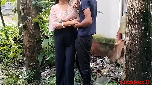 Desi Girlfriend Ki Bahar Khule Mein Zor Zor Se Chudai