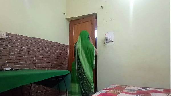 Sizzling Indian Courier Delivers Spicy Desi Pleasure In Raw Xxx Action