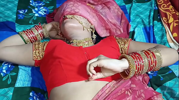 रक्षाबंधन पर सौतेली बहन ने भाई को राखी बांधते हुए गिफ्ट में बुर दिखाई साफ हिन्दी आवाज में