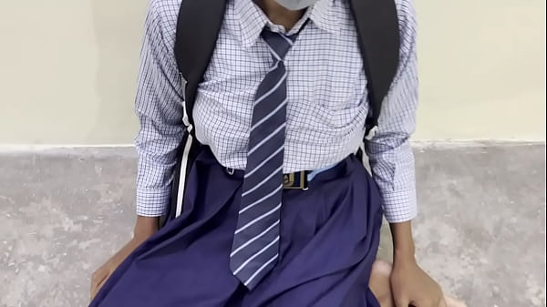Desi Village Schoolgirl’s Secret Tryst With Her Boyfriend