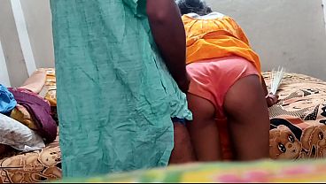 Desi Bhabhi Ki Garmi Bhari Doggy Style Chudai, Mota Lund Se Choot Phad Ke Choda