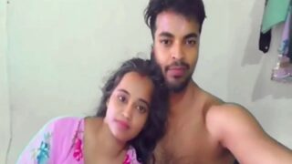 Desi Cam Couple’s Steamy Live Show: College Boy Pleasures His Girlfriend