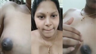 Sultry Chennai Beauty Bares Her Luscious Curves