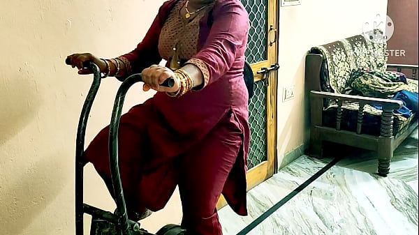 Indian Desi Bhabhi Pounding The Gym Boy’s Tight Body In A Steamy, Sweaty Session