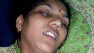 Indian Bhabhi’s Hairy Pussy In A Wild Xvideo Session
