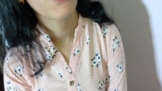 Lonely Wife Lets The Landlord Give Her A Hot, Local Service Right At Home