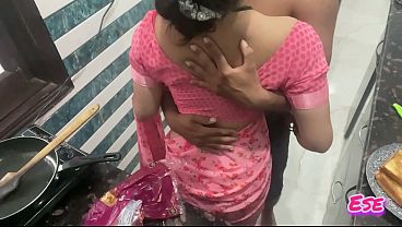 Desi Bhabhi Ki Chudai Jab Wo Kitchen Mein Khusboo Bikharti Hui Khaana Bana Rahi Thi, Aur Garam Ras Se Pura Kitchen Bhig Gaya